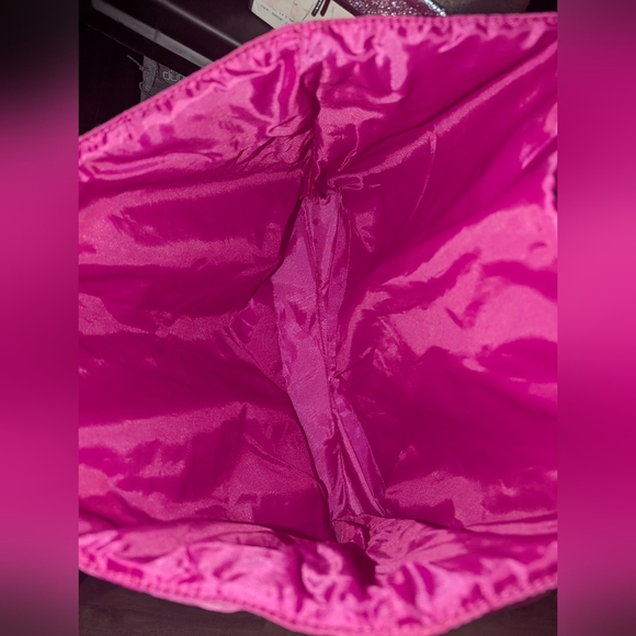 NWT Juicy Couture Fuchsia Quilted Tote - Picture 3 of 3